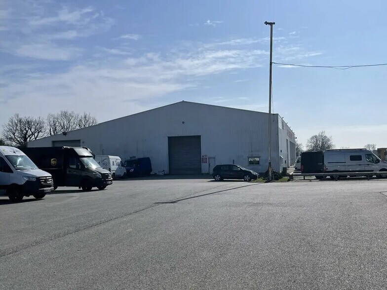 Industriel/Logistique dans Saint-Étienne-de-Montluc à louer - Photo de l’immeuble – Image 1 sur 6