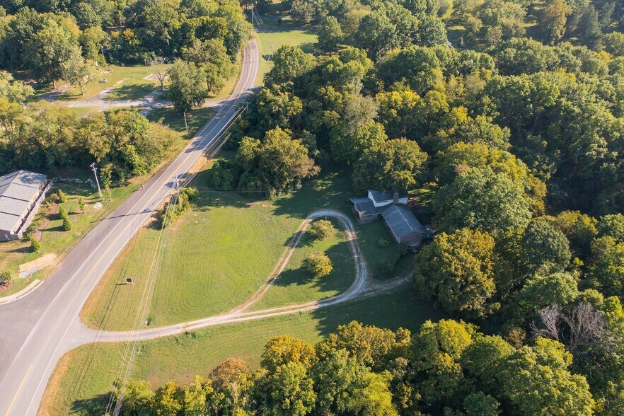 231 Theta Pike, Columbia, TN à vendre - Photo de l’immeuble – Image 2 sur 14