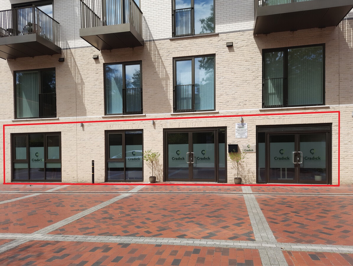 1887 The Pantiles, Tunbridge Wells, KEN TN2 5TN - Lot D - - Photo intérieure - Image 1 of 3