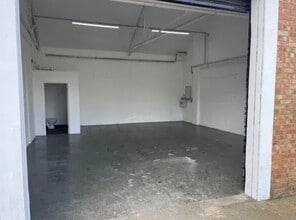 12 Osram Rd, Wembley à louer Photo intérieure– Image 1 sur 3
