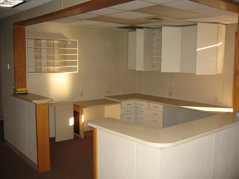 7 Thompson Rd, East Windsor, CT à louer - Photo de l’immeuble – Image 2 sur 11