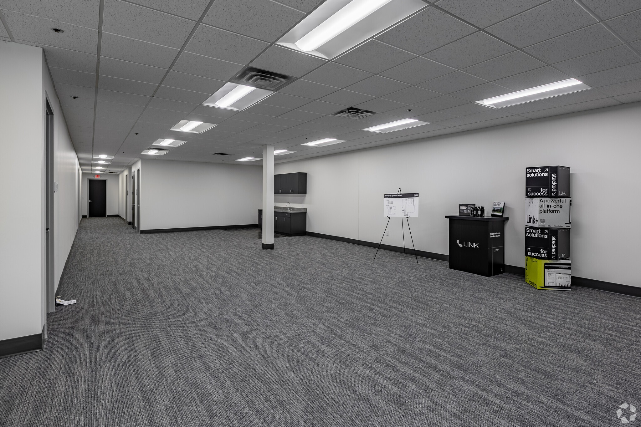 1301 Corporate Center Dr, Eagan, MN à louer Photo intérieure– Image 1 sur 6