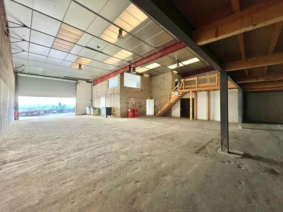 Industriel/Logistique dans Mandelieu-la-Napoule à louer Photo intérieure– Image 1 sur 12