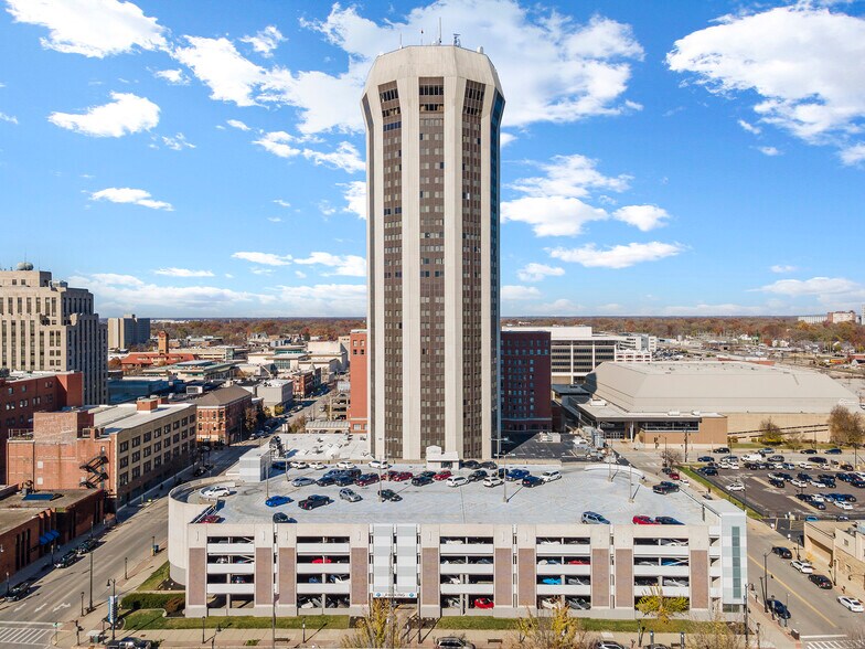 700 E Adams St, Springfield, IL à vendre - Photo de l’immeuble – Image 1 sur 15