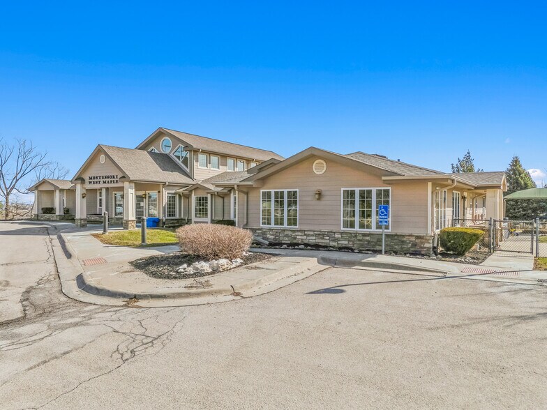 18544 W Maple Rd, Elkhorn, NE à vendre - Photo de l’immeuble – Image 1 sur 5