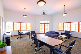 1201 Wakarusa Dr, Lawrence, KS à louer Photo intérieure– Image 1 sur 6