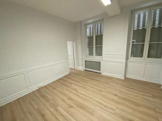 Plus de détails pour 15 Rue Du Général Sarrail, Reims - Bureau à louer