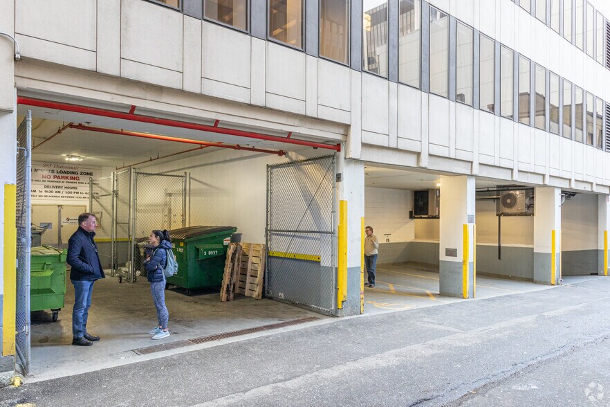 881-885 Dunsmuir St, Vancouver, BC à louer - Photo de l’immeuble – Image 2 sur 5