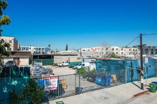 2999-3001 N Coolidge Ave - Commerce