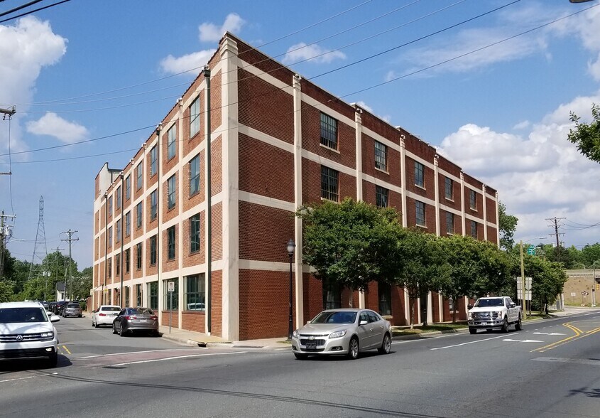1230 W Morehead St, Charlotte, NC à louer - Photo de l’immeuble – Image 3 sur 19