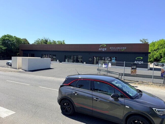 Plus de détails pour Local commercial à louer