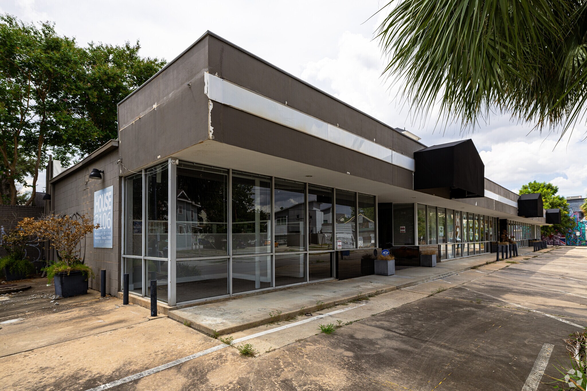 2100 Waugh Dr, Houston, TX à louer Photo de l’immeuble– Image 1 sur 13