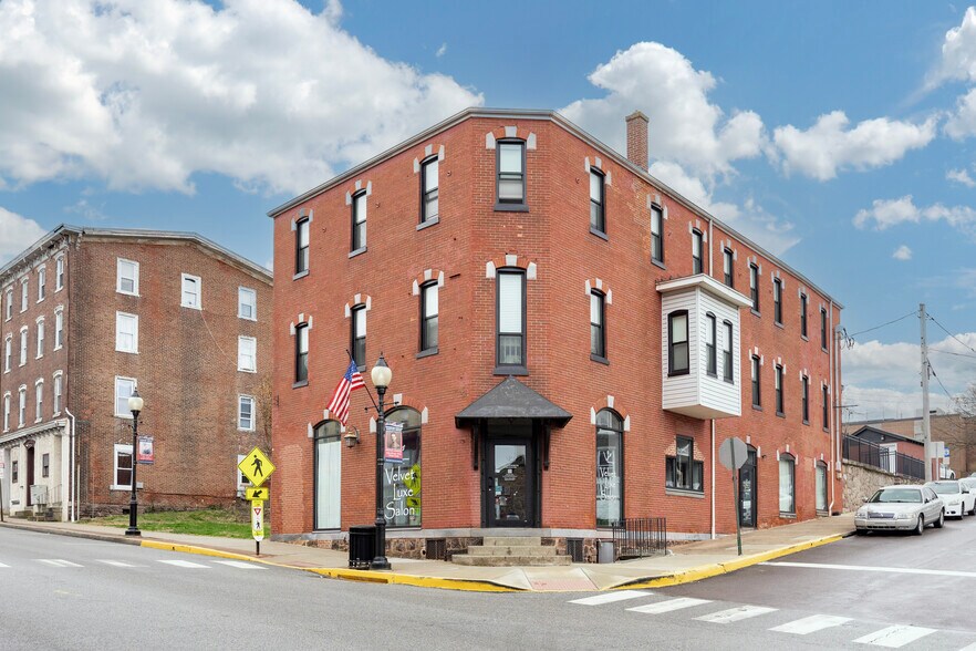 200 W Main St, Royersford, PA à louer - Photo de l’immeuble – Image 1 sur 26