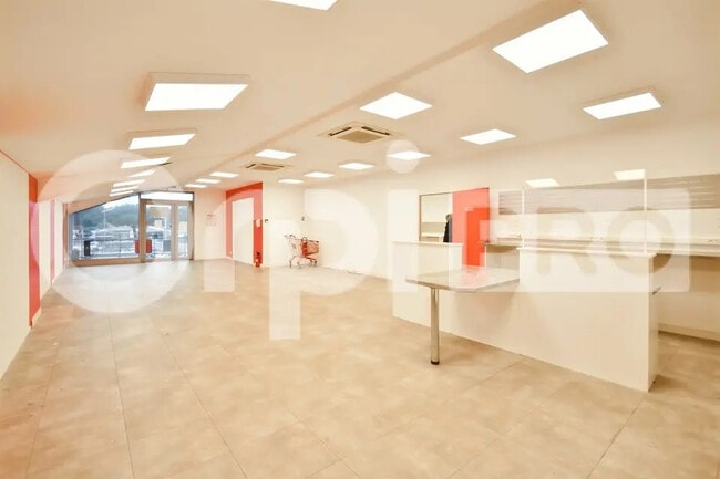 Plus de détails pour Local commercial à louer