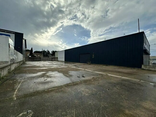 Plus de détails pour Local commercial à louer