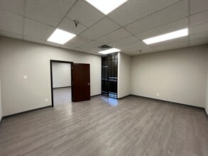 4301-4311 Shilling Way, Dallas, TX à louer Photo intérieure– Image 2 sur 5