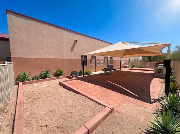 2156 E Liberty Ln, Phoenix, AZ à louer - Photo de la construction – Image 2 sur 7