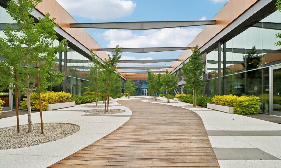 13031 W Jefferson Blvd, Los Angeles, CA à louer - Photo de l’immeuble – Image 3 sur 18