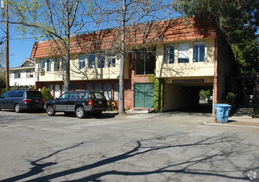 560 Oxford Ave, Palo Alto, CA à louer - Photo de l’immeuble – Image 2 sur 3