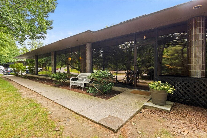 110 Linden Oaks, Rochester, NY à vendre - Photo de l’immeuble – Image 2 sur 20