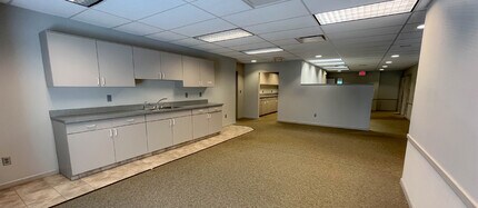 29325 Chagrin Blvd, Pepper Pike, OH à louer Photo intérieure– Image 1 sur 3