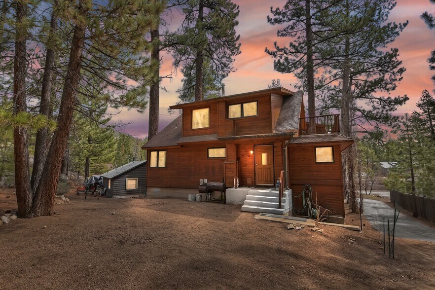 39128 N Shore Dr, Fawnskin, CA à vendre - Photo de l’immeuble – Image 3 sur 71