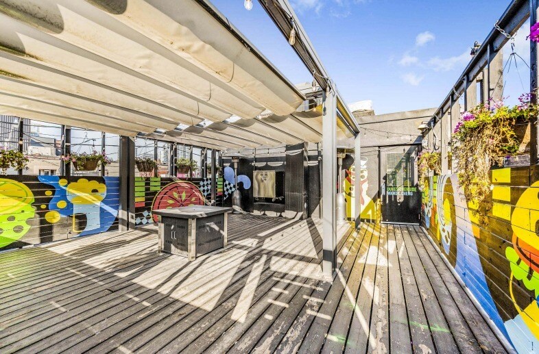 709 E Queen St, Toronto, ON à louer - Photo de l’immeuble – Image 3 sur 3