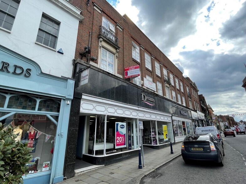 7-11 High St, Reigate à louer - Photo de l’immeuble – Image 1 sur 5