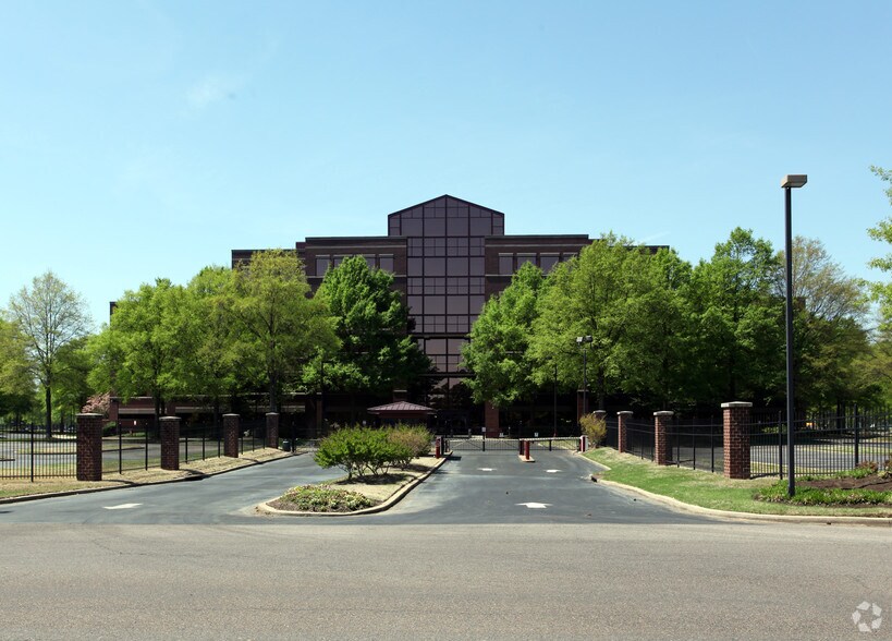 2007 Corporate Ave, Memphis, TN à louer - Photo de l’immeuble – Image 1 sur 9