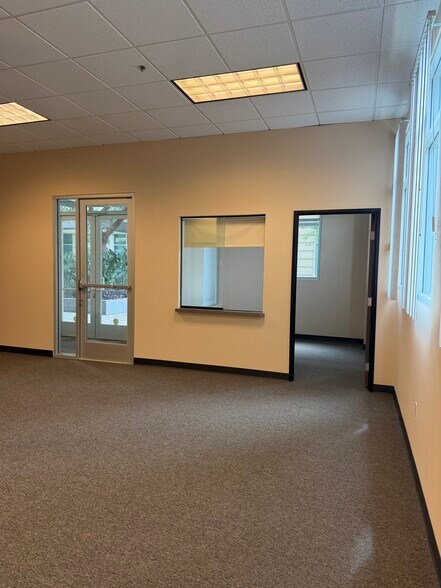 14798 Pipeline Ave, Chino Hills, CA à louer - Photo de l’immeuble – Image 3 sur 6