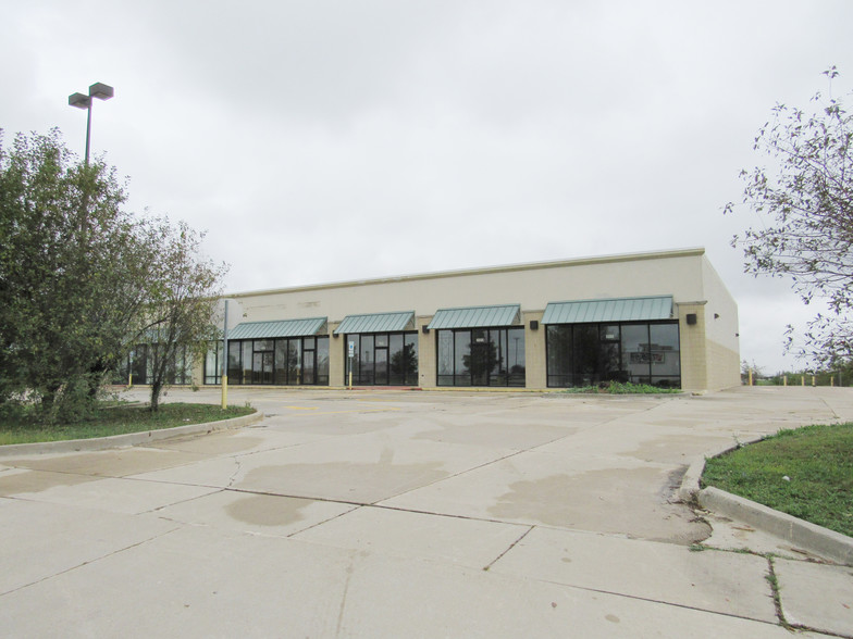 2200 Westgate Dr, Bloomington, IL à louer - Photo de l’immeuble – Image 3 sur 16