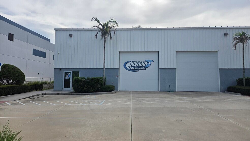 7521 SW Jack James Dr, Stuart, FL à louer - Photo principale – Image 1 sur 18