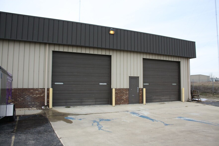 378 Sundown Rd, South Elgin, IL à louer - Photo de l’immeuble – Image 2 sur 9