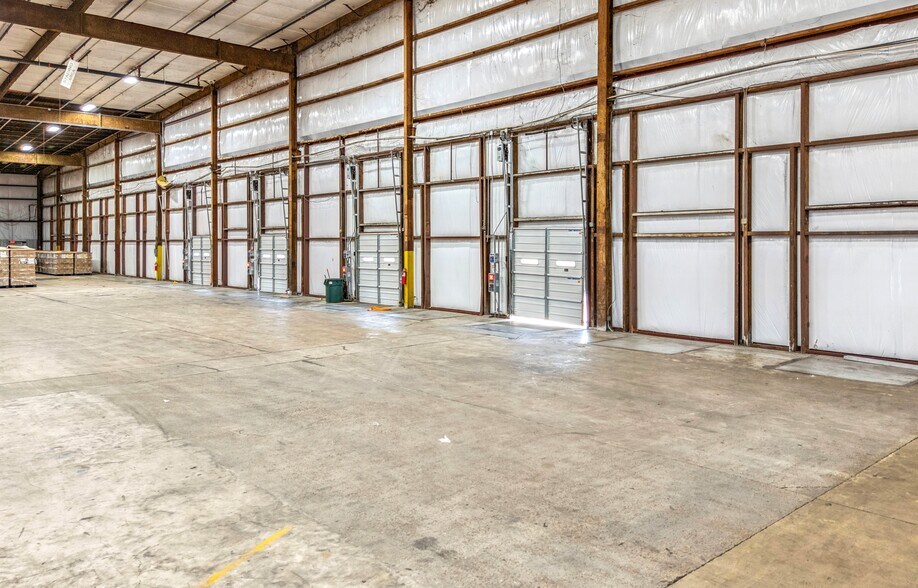 801 Riverbarge Rd, Monroe, LA à vendre - Photo de l’immeuble – Image 3 sur 11
