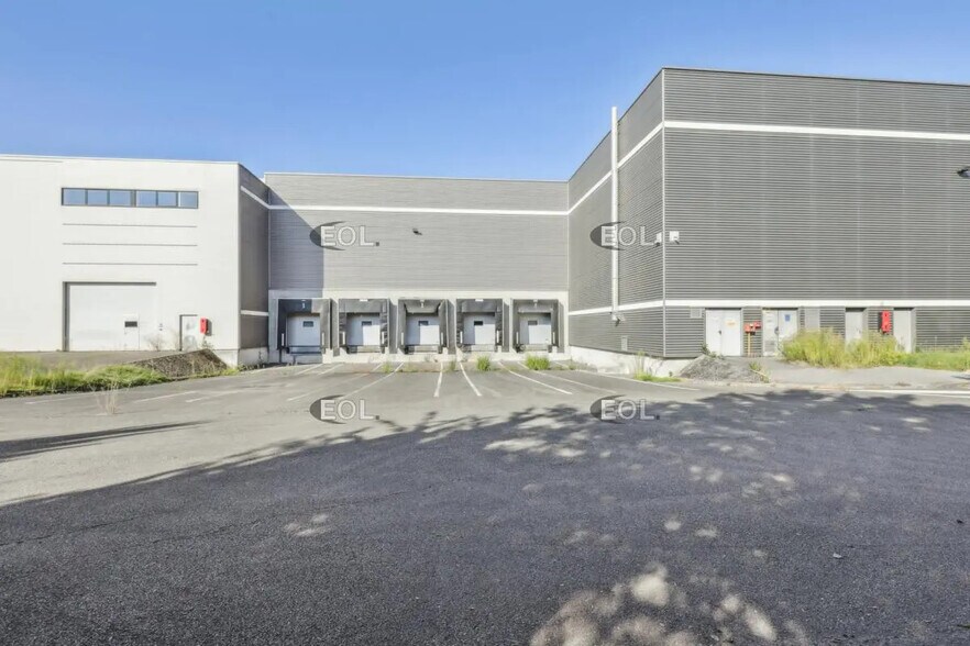 Local d’activités dans Romainville à louer - Photo de l’immeuble – Image 2 sur 16