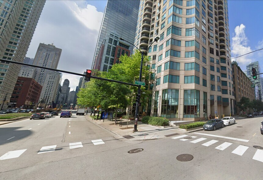 400 N LaSalle St, Chicago, IL à louer - Photo de l’immeuble – Image 2 sur 3
