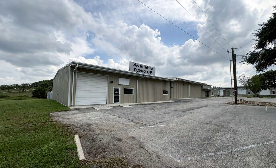 635 State Highway 46 E, Boerne, TX à louer - Photo de l’immeuble – Image 2 sur 17