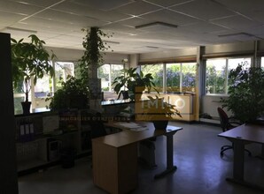 Local d’activités dans  à louer Photo intérieure– Image 1 sur 3