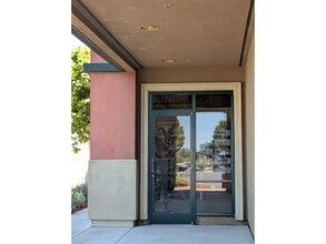 2711 Hillcrest Ave, Antioch, CA à louer Photo de l’immeuble– Image 1 sur 5