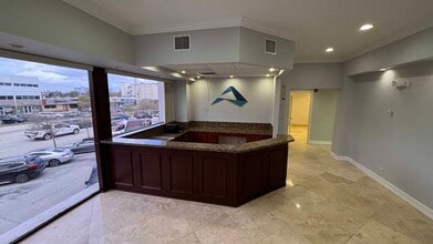 2740 E Oakland Park Blvd, Fort Lauderdale, FL à louer Photo intérieure– Image 1 sur 20