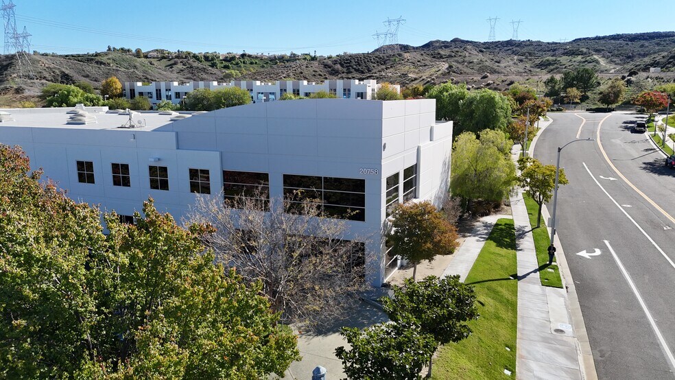 20758 Centre Pointe Pky, Valencia, CA à louer - Photo de l’immeuble – Image 2 sur 7