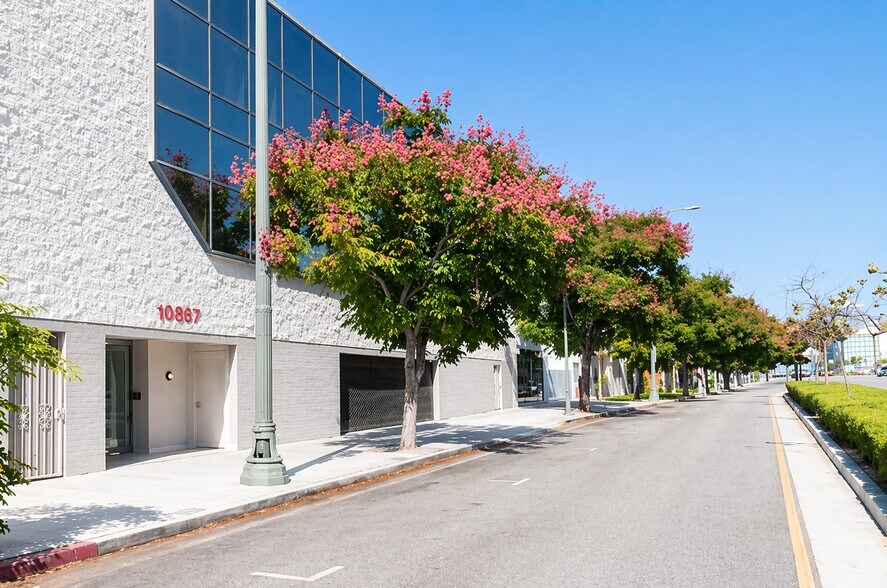 10537 Santa Monica Blvd, Los Angeles, CA à vendre - Photo de l’immeuble – Image 3 sur 14