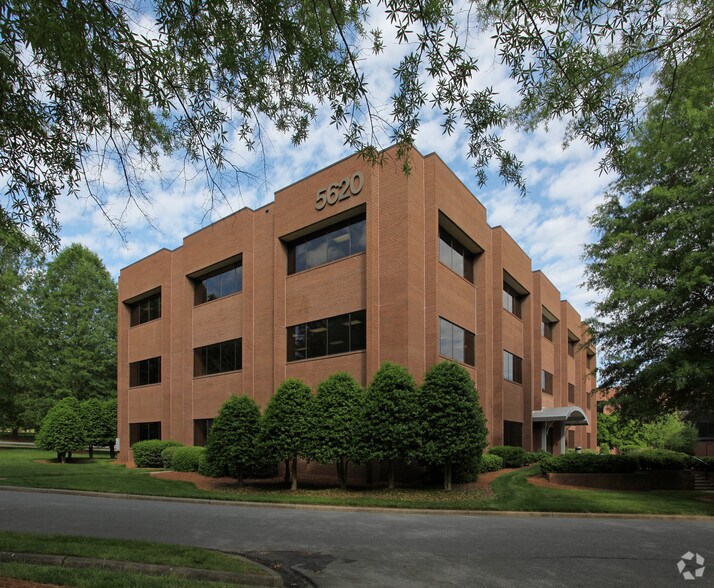5620 University Pky, Winston-Salem, NC à louer - Photo de l’immeuble – Image 2 sur 14