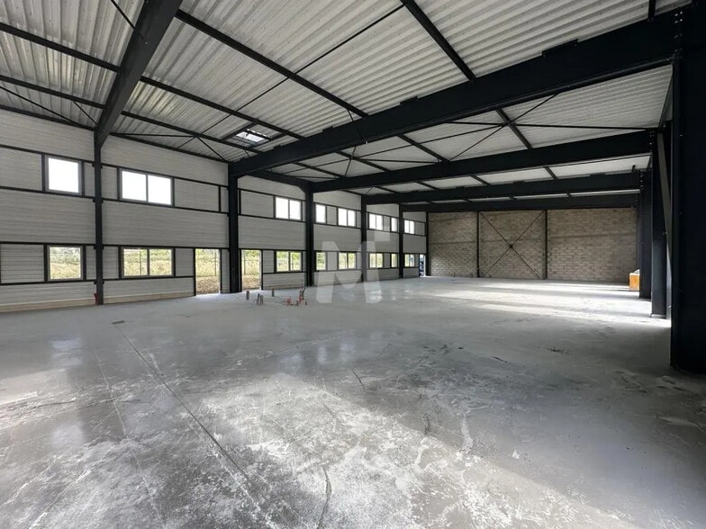 Local d’activités dans Ollainville à louer - Photo de l’immeuble – Image 3 sur 10