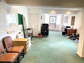 Plus de détails pour 98 Thorpe Lea Rd, Egham - Local commercial à vendre