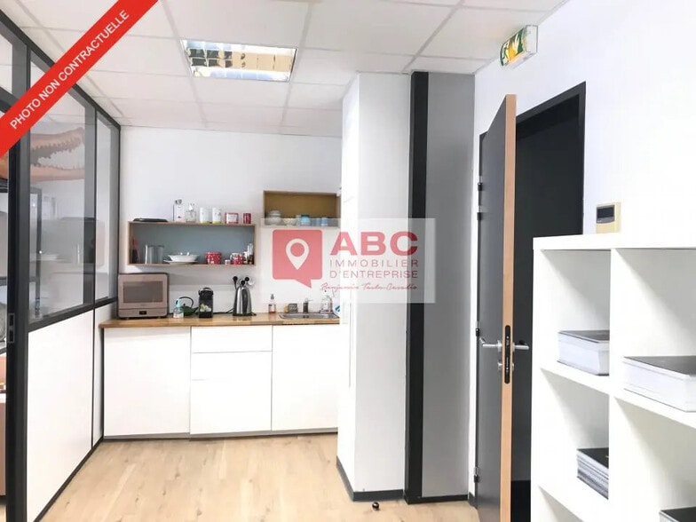 Bureau dans Baillargues à louer - Photo de l’immeuble – Image 2 sur 7