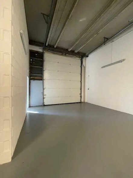 Local d'activités dans Saint-Quentin-Fallavier à vendre - Photo de l’immeuble – Image 3 sur 19