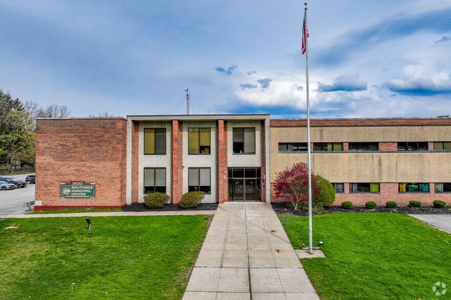 300 Gleed Ave, East Aurora, NY à louer - Photo de l’immeuble – Image 3 sur 11