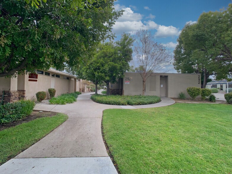 230-292 Avocado Ave, El Cajon, CA à louer - Photo de l’immeuble – Image 2 sur 9