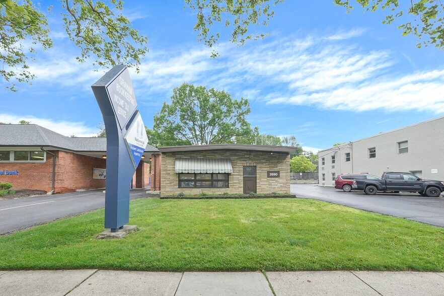 2690 E Main St, Columbus, OH à louer - Photo de l’immeuble – Image 2 sur 8